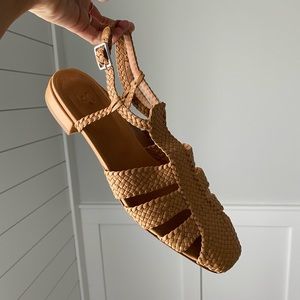 Loq Arlo sandal in Dune - Size 39, worn maybe 3 times.